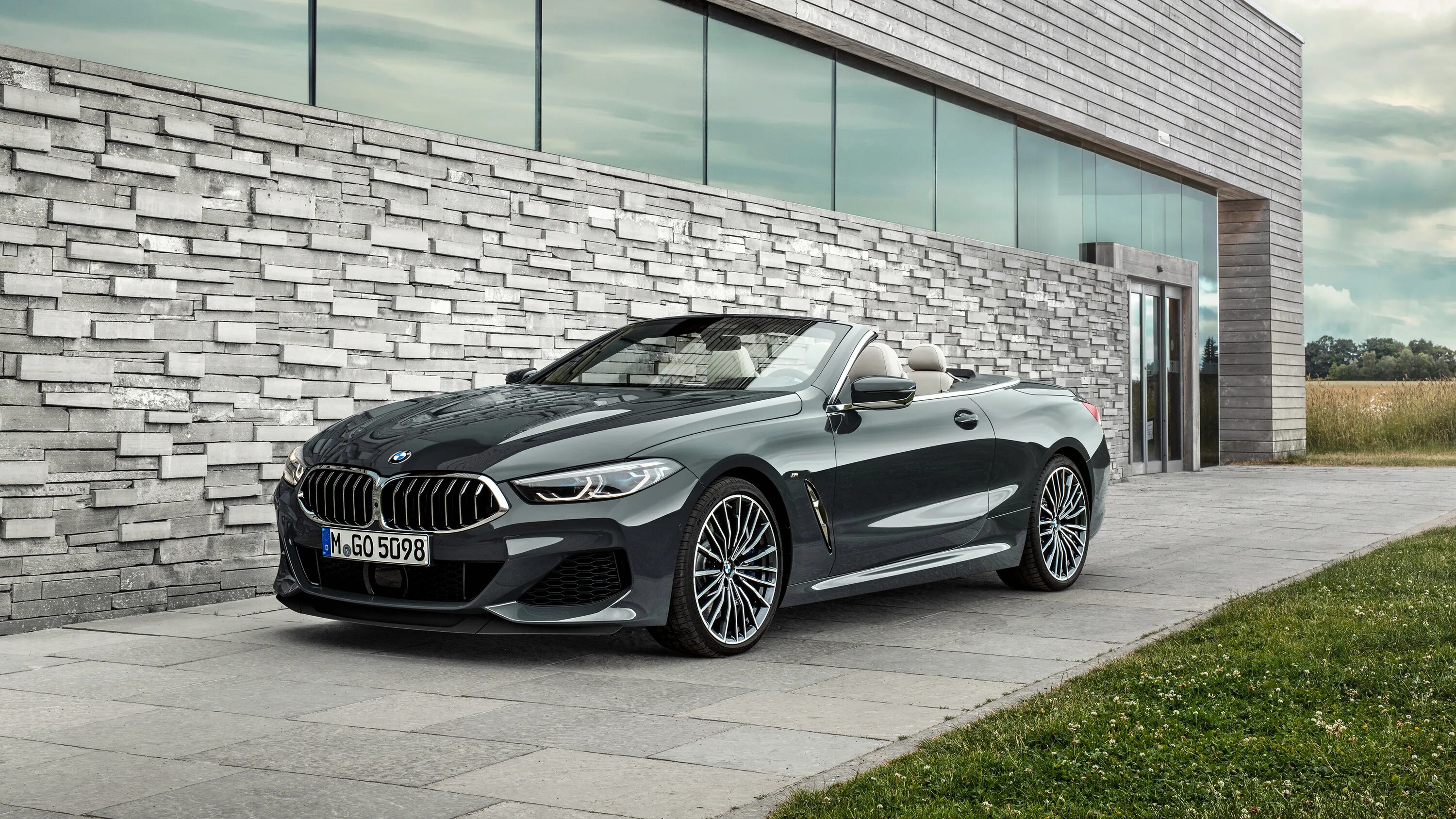 Новый з 5. BMW m850i XDRIVE. BMW m850i XDRIVE Cabrio. BMW 850i 2018. BMW 8, m850i XDRIVE.