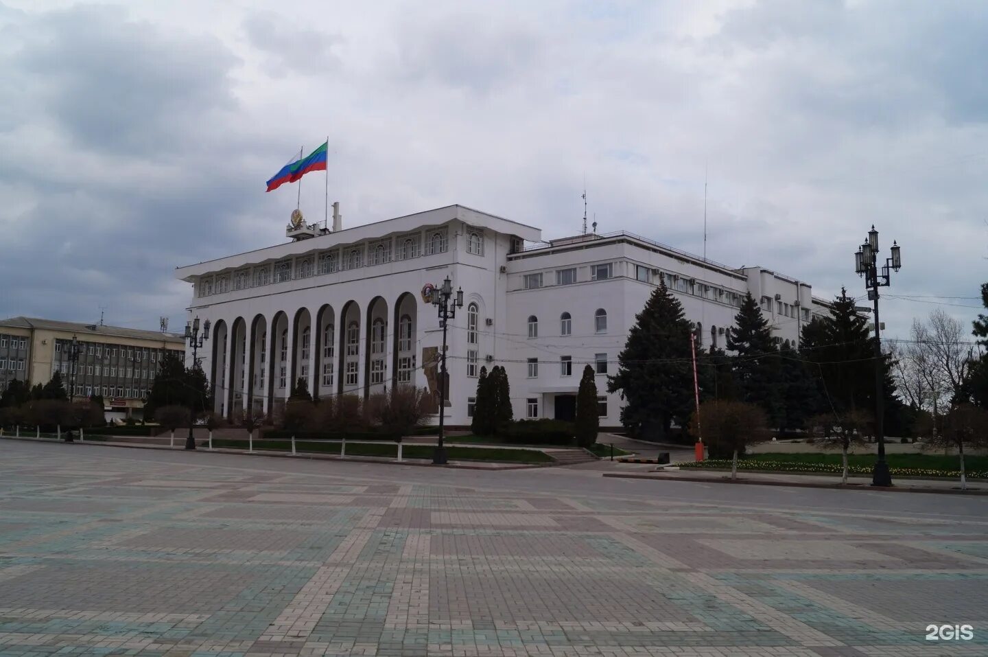 Махачкала георгиевск. Площадь Ленина Махачкала. Махачкала площадь Ленина 1. Республика Дагестан, Махачкала, пл. Ленина. Дом советов в Махачкале.