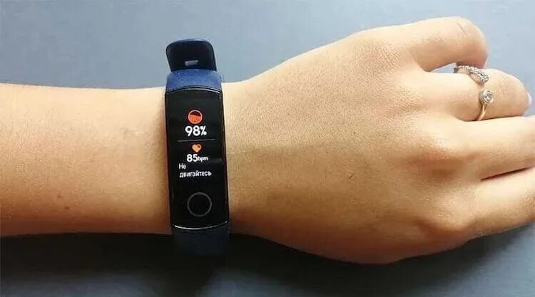 Xiaomi mi Band 5 Пульсоксиметр. Браслет ми бэнд сатурация. Браслет на палец для измерения кислорода. Фитнес браслет кислород в крови.