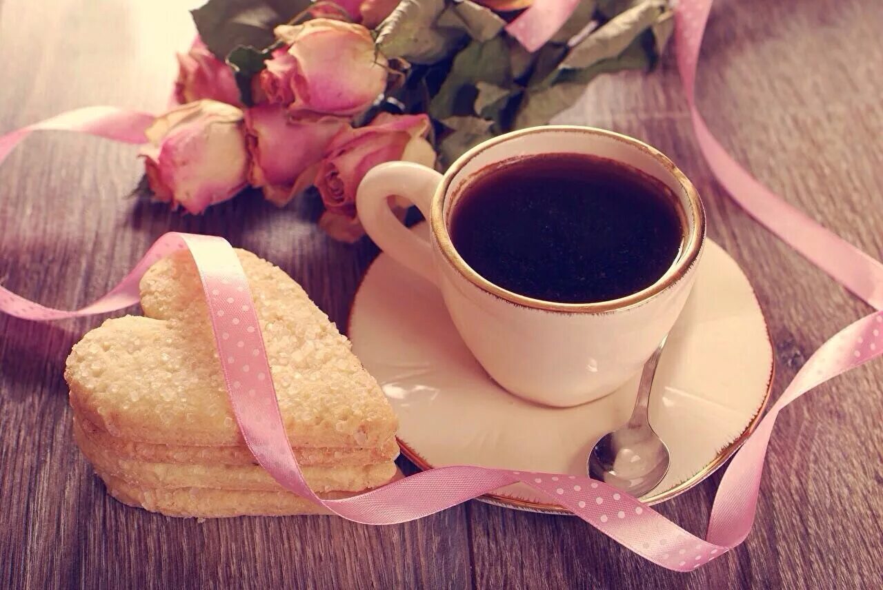 Кофе и цветы. Чашка утреннего кофе. Чашка кофе и цветы. Доброе утро кофе. Нежное видео утреннее