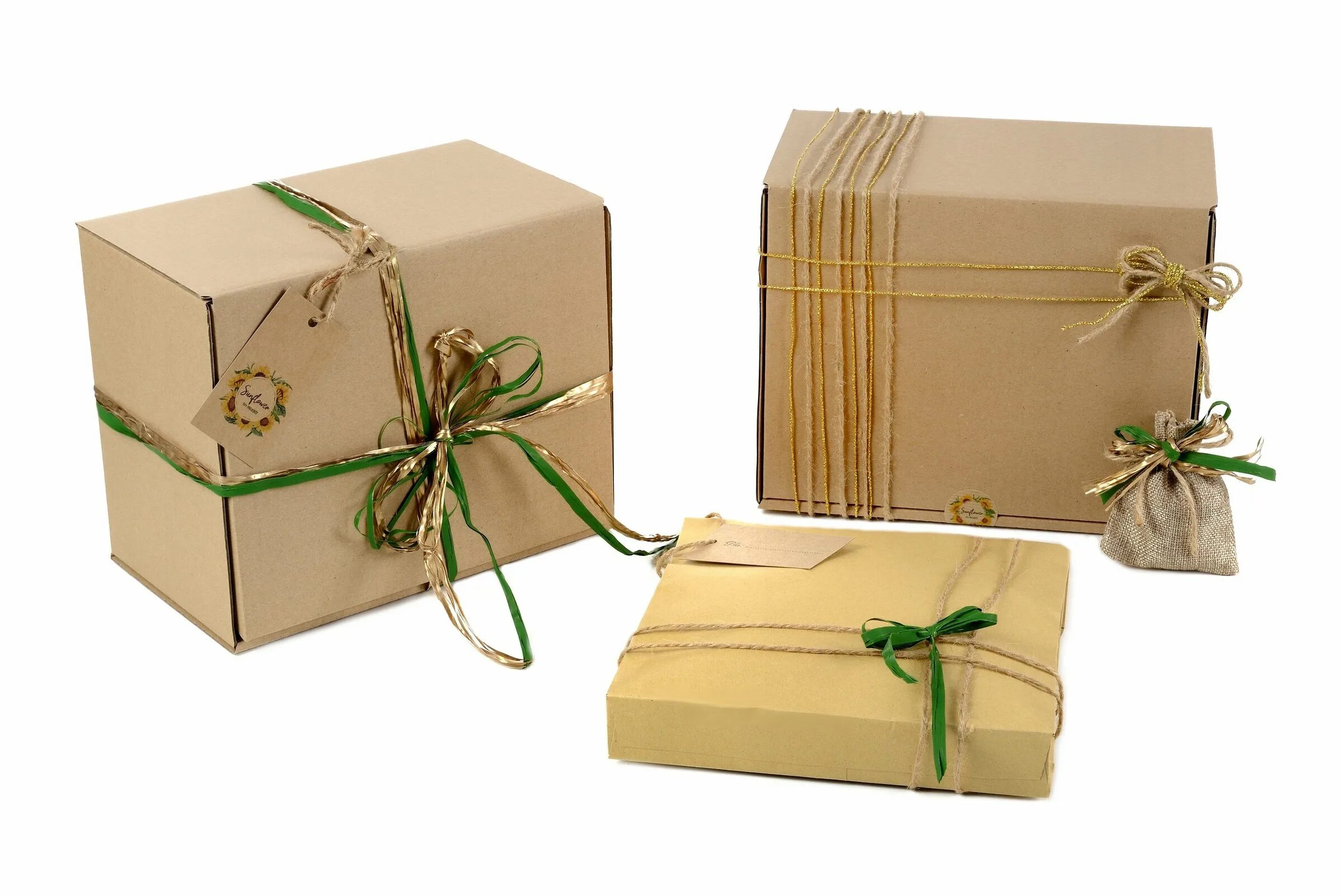Подарки в эко стиле. Эко упаковка для подарков. Упаковка в эко стиле. Экостиль подарочный упаковка.