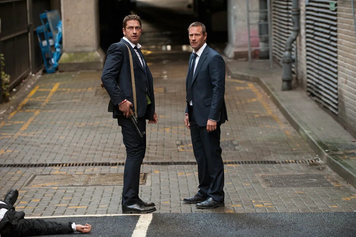 падение лондона в хорошем. кино падения лондона падение олимпа. падение лондона постер. джерард батлер london has fallen. джерард батлер падение лондона.