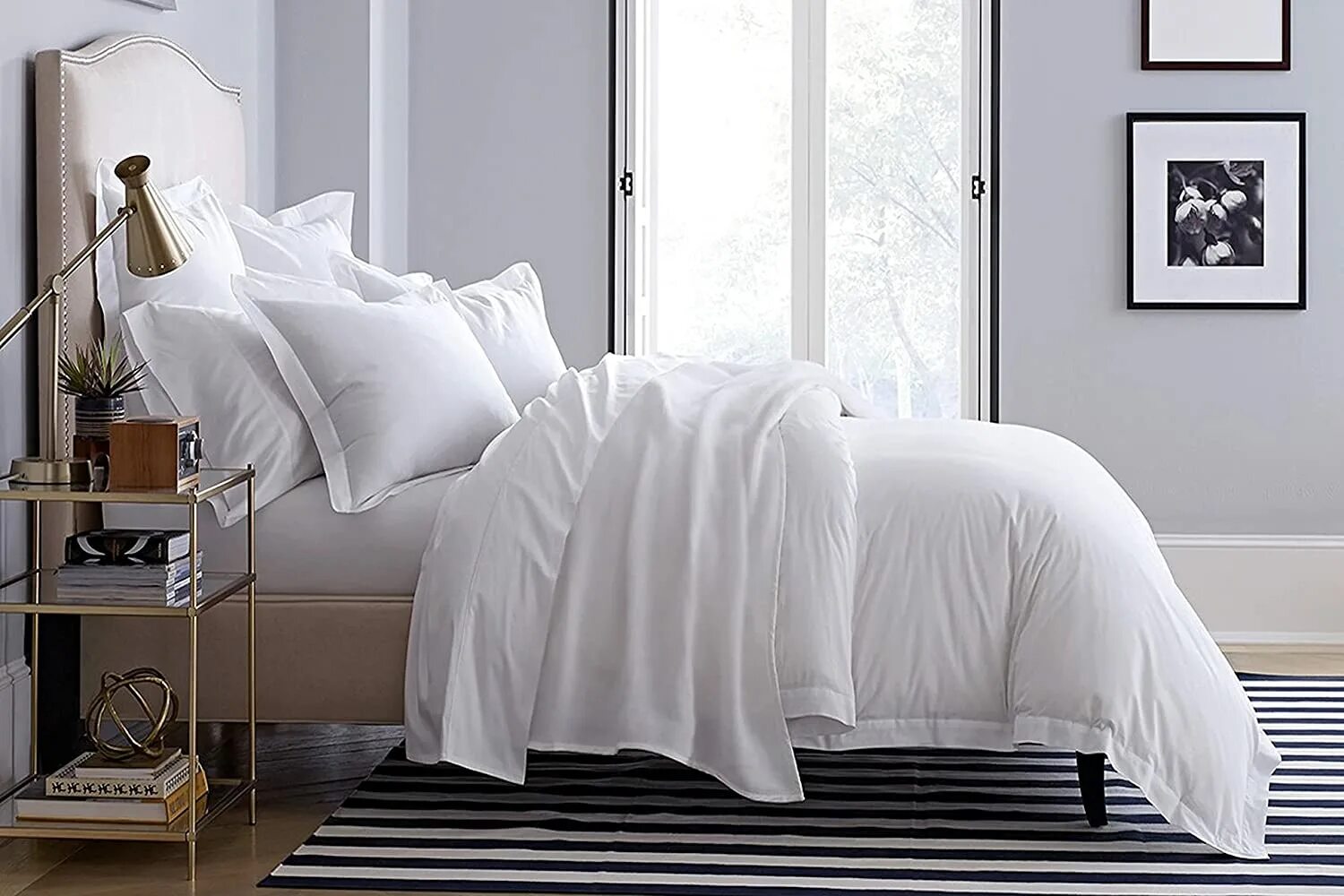 Самое большое постельное белье. Duvet Cover Set постельное белье. Кровать с белым постельным бельем. Белая простыня. Кровать с белой простыней.