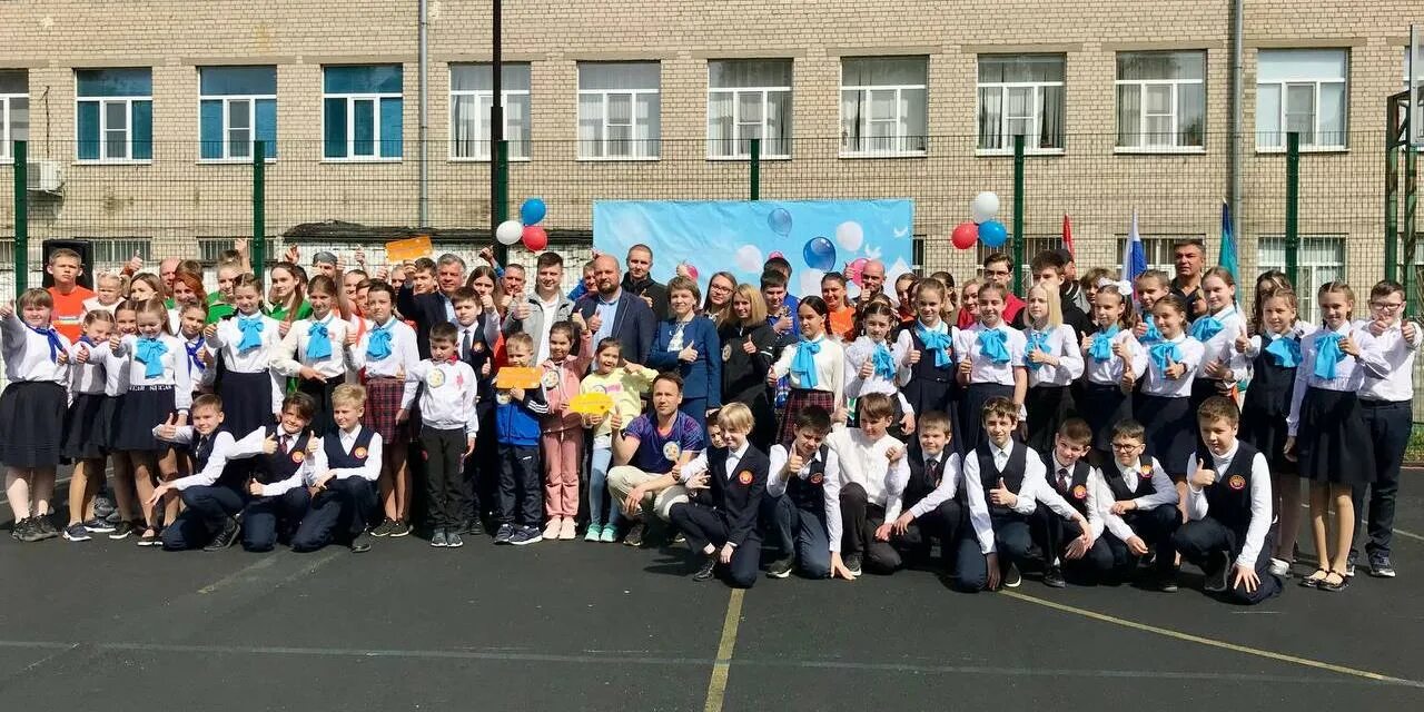 Школа 42 брянск. Школа 42 имени шуклина. 42 школа махачкала. школа 5 курска спорт. школа 42 курск.
