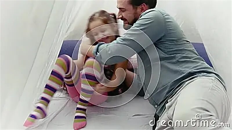 Отец в колготках