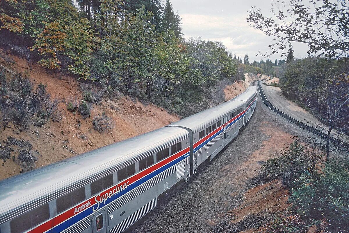 Длинные вагоны поездов. Вагон Superliner. Amtrak Superliner. Amtrak вагоны. Железная дорога США Superliner.