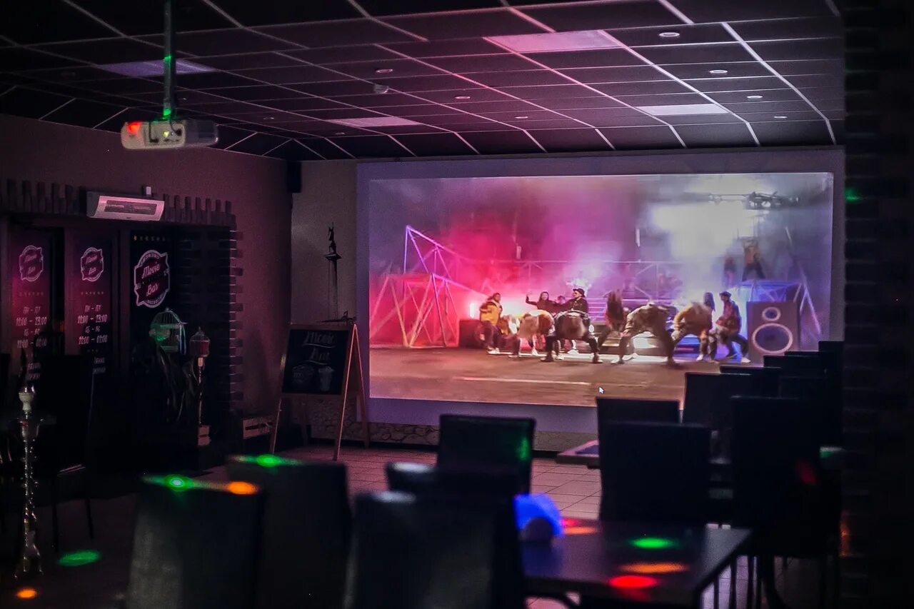 Село бар. Movie бар красное село. Бар села. Караоке в горах. Питер movie Bar.