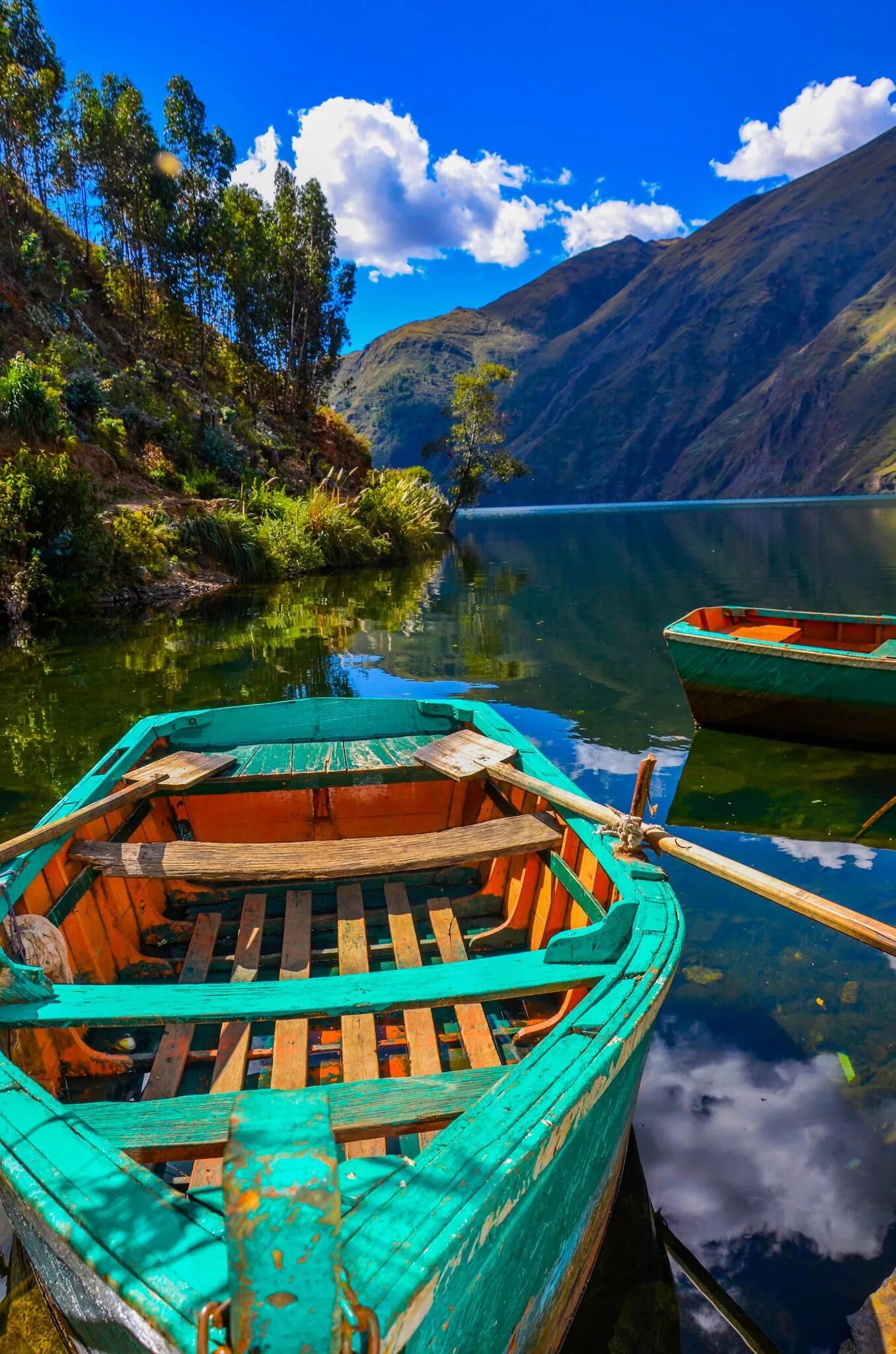 Доломитовые альпы озеро брайес. Фьорд милфорд-саунд в новой зеландии. Путешествие на лодке. Путешествия картинки. Баннер турагентства.