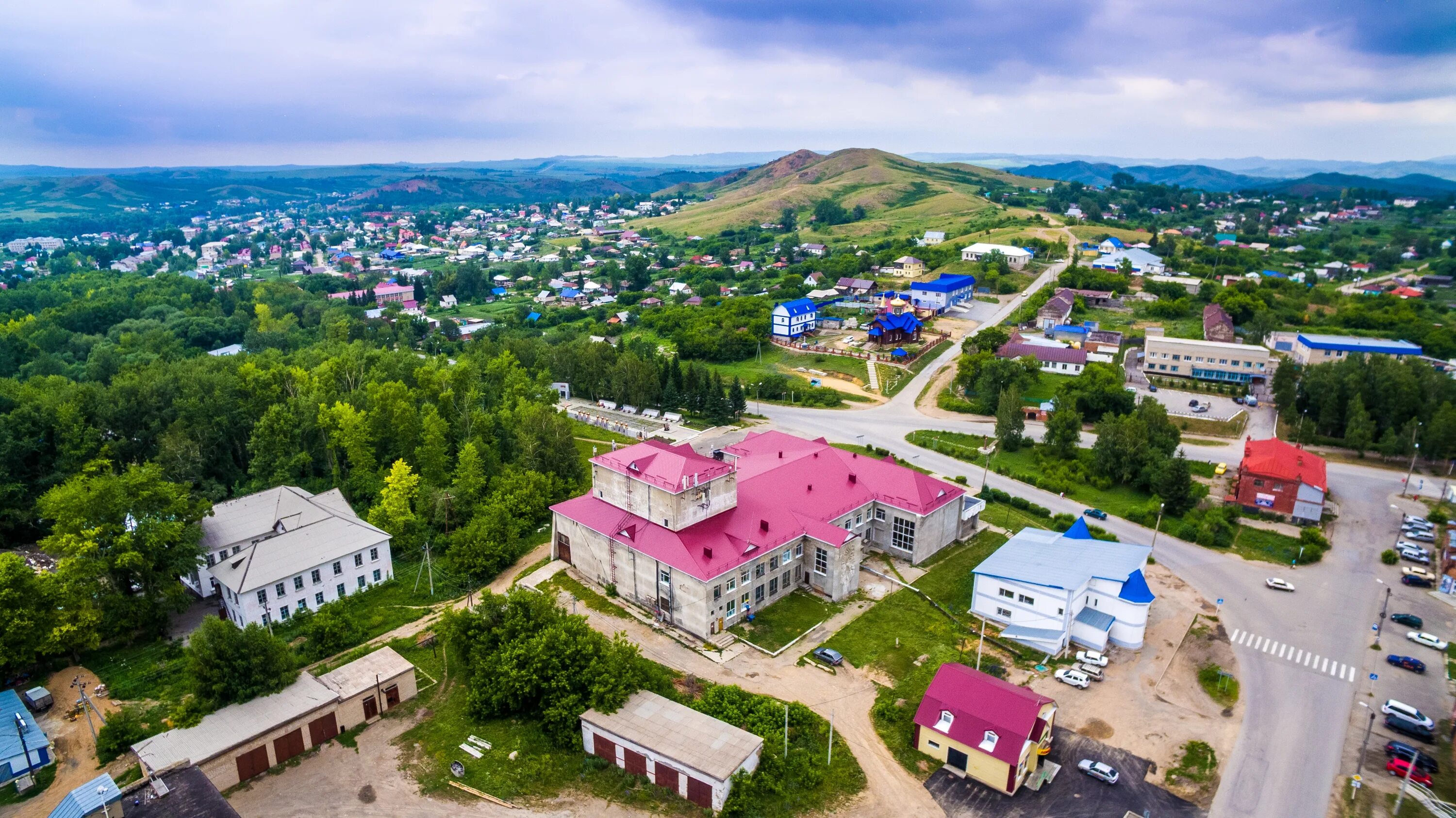 Ковид в крае на сегодня. Город Змеиногорск Алтайского края. Алтай Змеиногорск. Исторический центр города Змеиногорска. Церковь Змеиногорск.