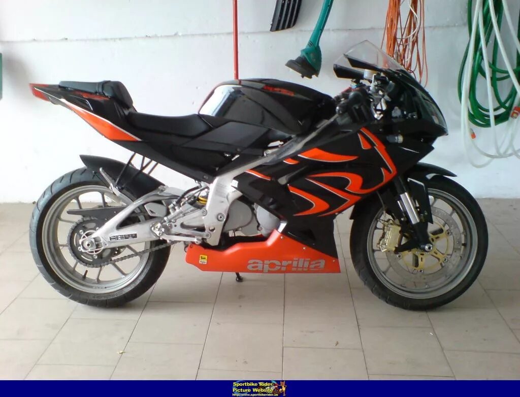 Kawasaki ninja 125 кубов спортбайк. Kawasaki ninja z125. Спортбайк 125. Ямаха 125 кубов спортбайк. Suzuki gsx r 125.