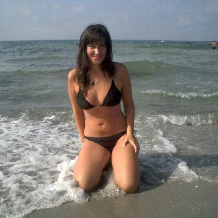 найти присланное видео. как отправить видео в ютуб. видели видео как отправить видео на программу. девушки на фоне ковров. найти присланное видео.