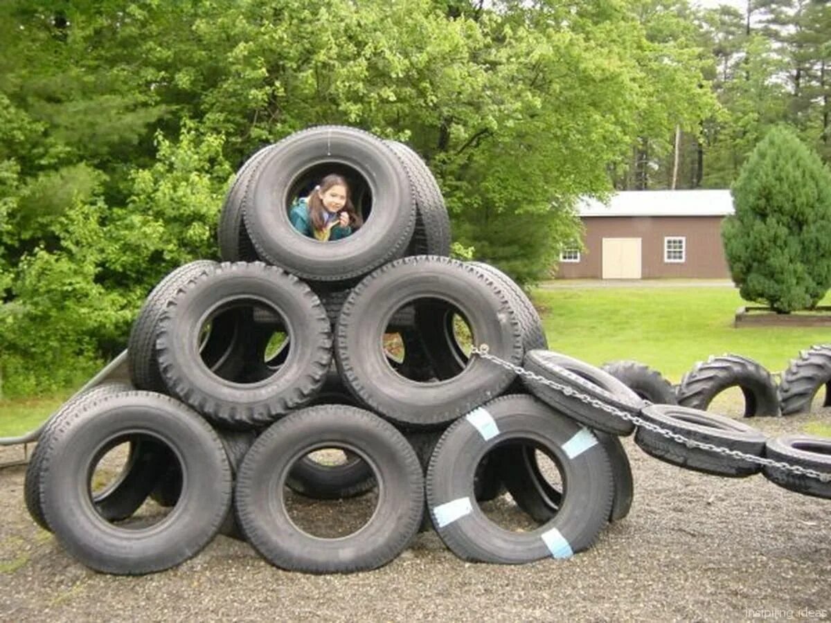 клумбы из колесных шин. цветочные клумбы из шин. клумбы из автомобильных покрышек. качели из покрышки. мебель из шин для сада.
