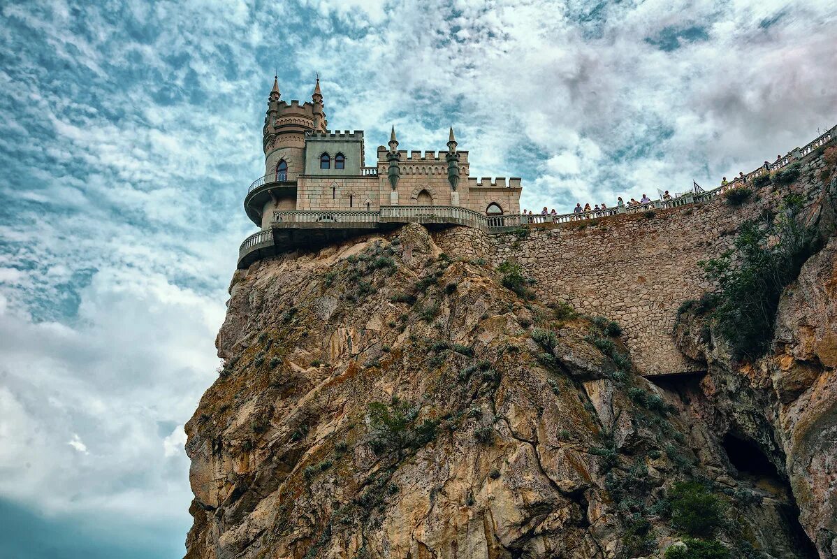 развалины замка клифф, германия. развалины замка клифф, германия. замок на скале в море. остров касл замок на скале. замки на скалах.