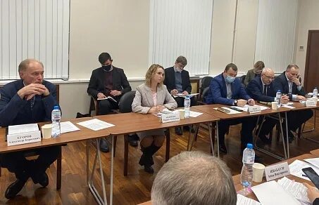 Круглый стол в петербурге. Круглый стол в санкт-петербурге. круглый стол питер конференция. гит спб.