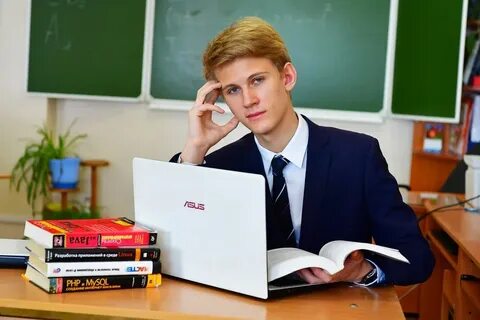 17 юноша на свою первую стипендию купил