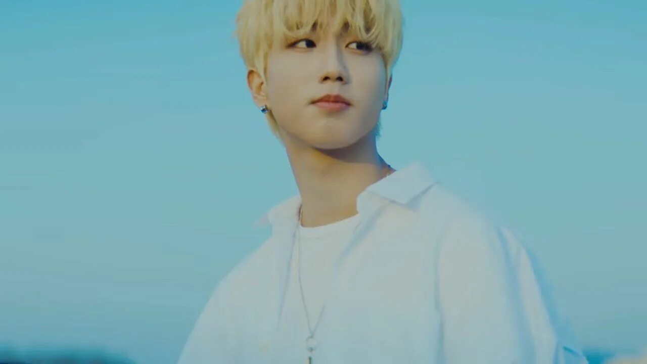Хан джисон 2018. Хан джисон stray kids. Пак джисон. Хан джисон 2022. Хан джисон плачет на концерте.