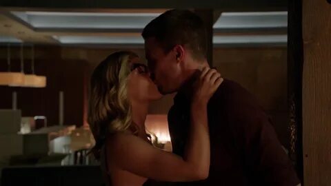 Fanfiction oliver and tommy and felicity threesom