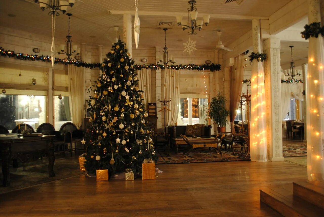 художник джон слоан рождество. новогодняя ночь в усадьбе. новогодняя зима. фасадное освещение загородного дома. новый год в городе.