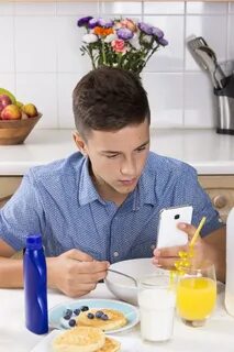 I have breakfast the kitchen
