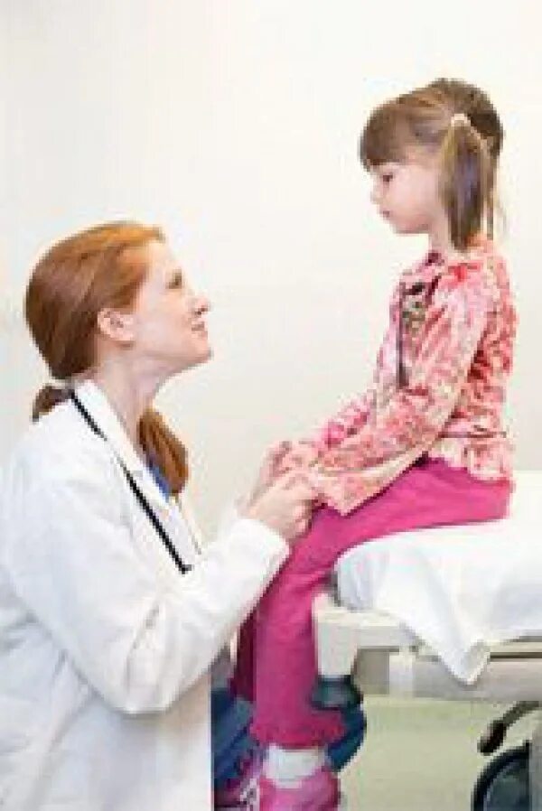 Детский гинеколог. Дети у гинеколога. Осмотрудетскогогениколога. Девочки у детского гинеколога.