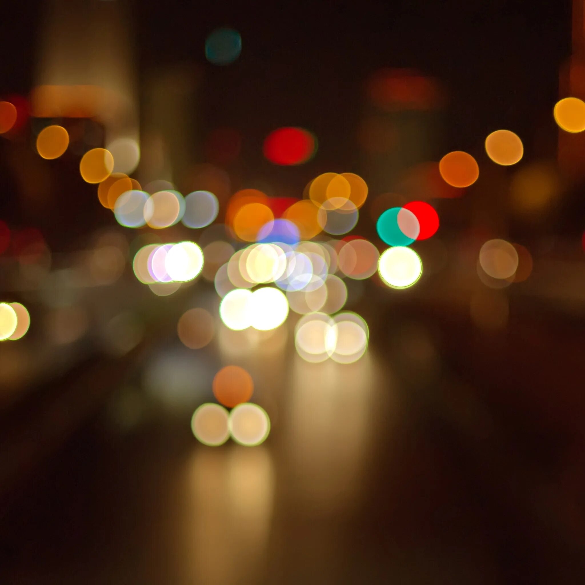 Боке огоньки. Вечерняя улица с фонарями. Ночные блики. Размытые огоньки. Огни света фонарей.
