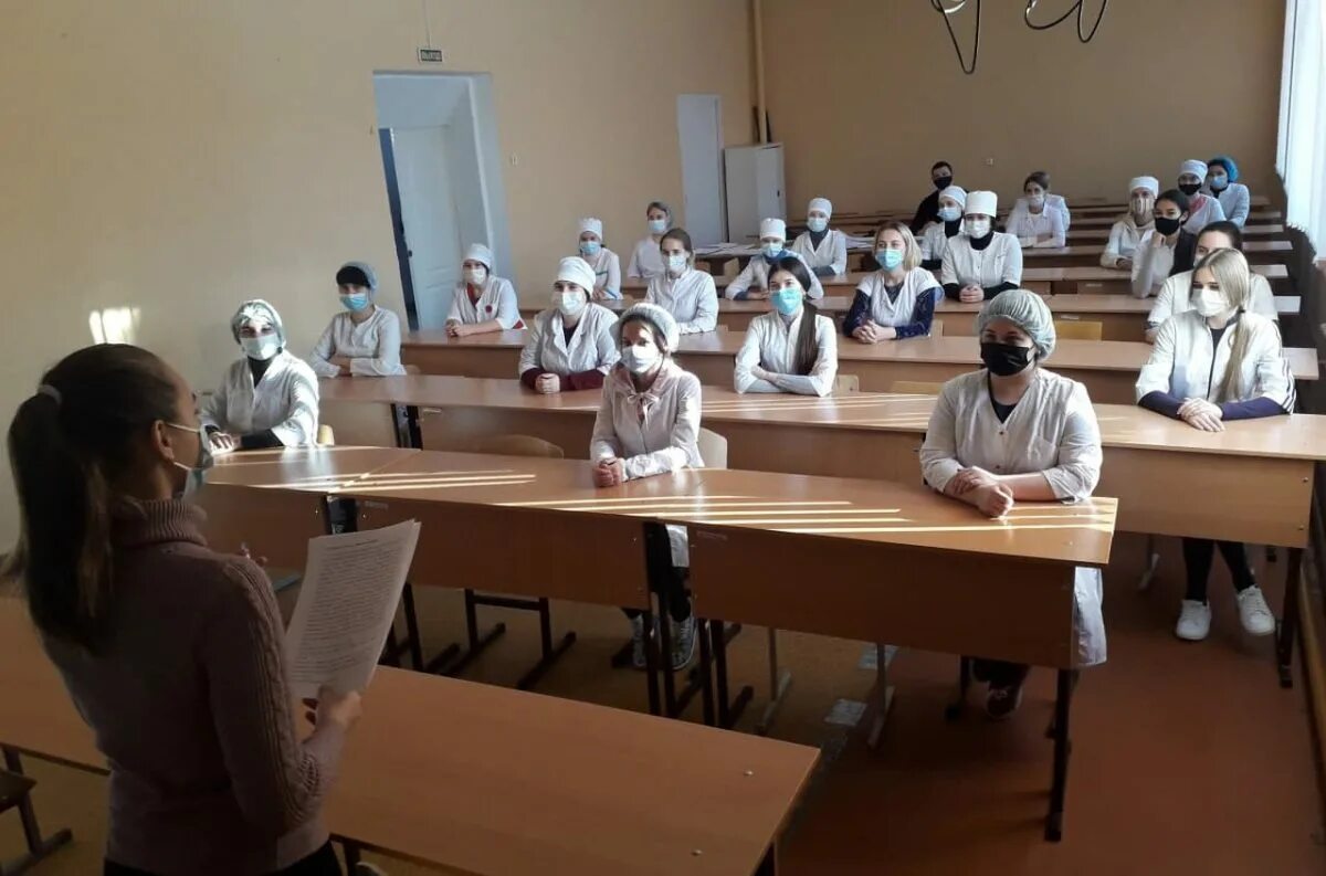 Медицинский колледж фельдшер после 9. Мкт колледж. Фельдшер колледж. Медицинский колледж фельдшер после 9. Студентки медицинского колледжа.