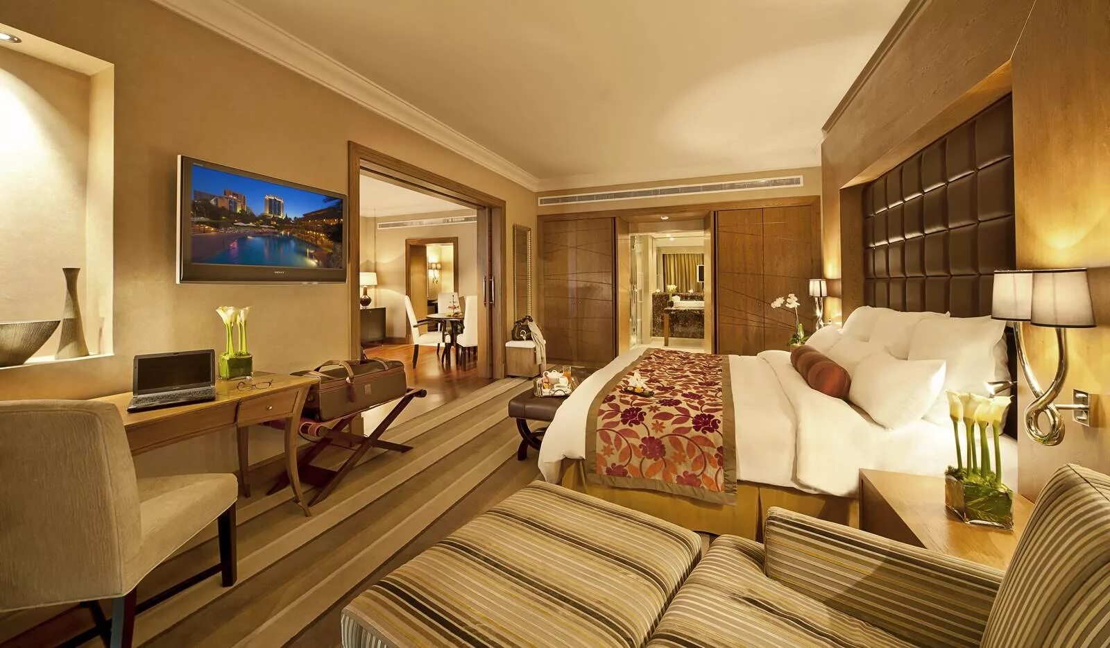Также в номере. Gulf Hotel Bahrain 5. Люксовые номера в отелях. Отель класса Люкс. Номер отеля 5 звезд.