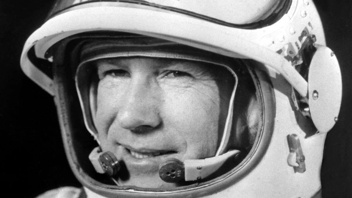 Том 2 космонавт. Памир 2 космонавт. Космонавт в космосе. Алексей леонов космонавт. Cosmonaut 2.