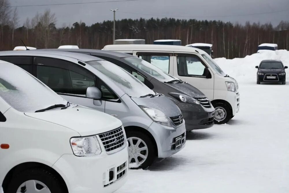 Авто автомобили с пробегом перми. Пермский автомобиль. Машины в Перми. Камская Долина Пермь авторынок. Автомобиль новый Пермский край 2015 года.