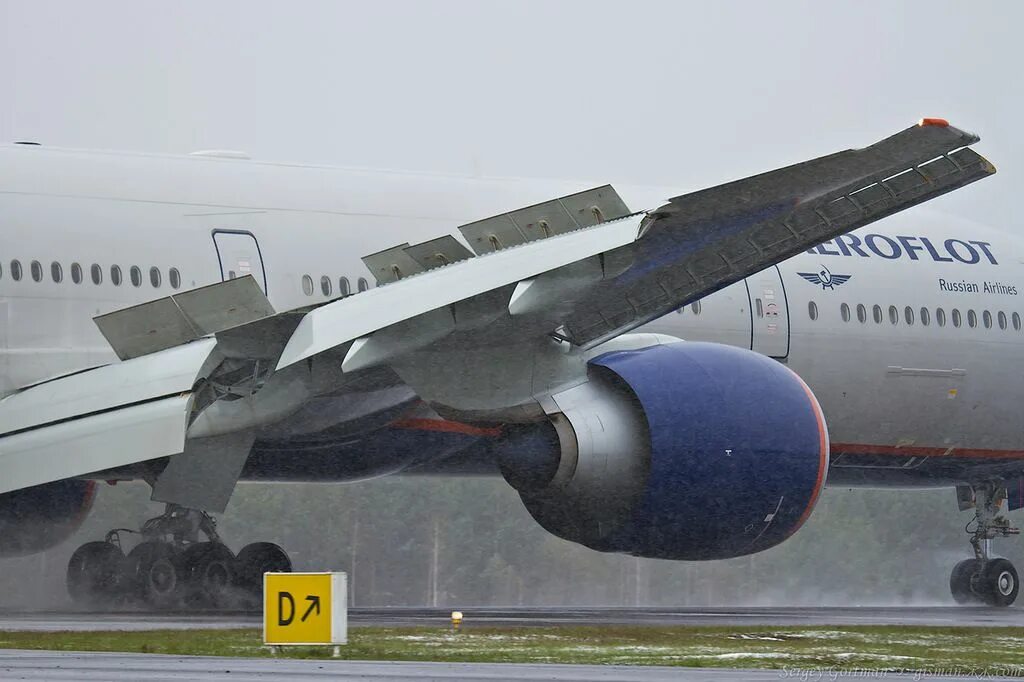 Boeing 777-300 крыло. Боинг 777 законцовка крыла. Крыло 777. Крыло боинг 777. Крыло от боинга.