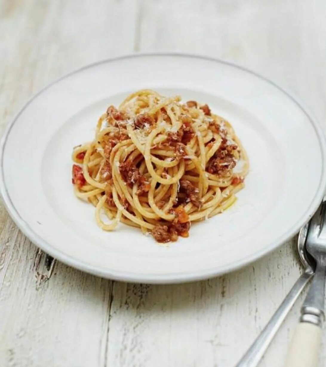 Классическая итальянская паста рецепт. Spaghetti bolognese. Болоньезе паста болоньезе. Паста для пасты болоньезе. Паста болоньезе Джейми Оливер.