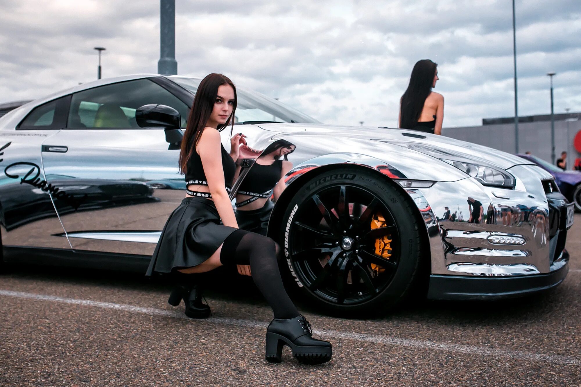 Девушка давидыча. Жена давидыча моника. Жена давидыча моника. Моника помощница давидыча. Bmw m5 давидыча и девушка.