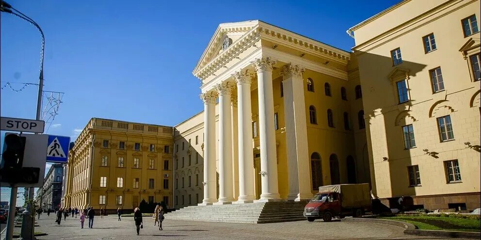 Здание комитета государственной безопасности республики беларусь. Академия кгб беларусь. Здание кгб болгарии в софии. Минское кгб. Штаб кгб беларуси.