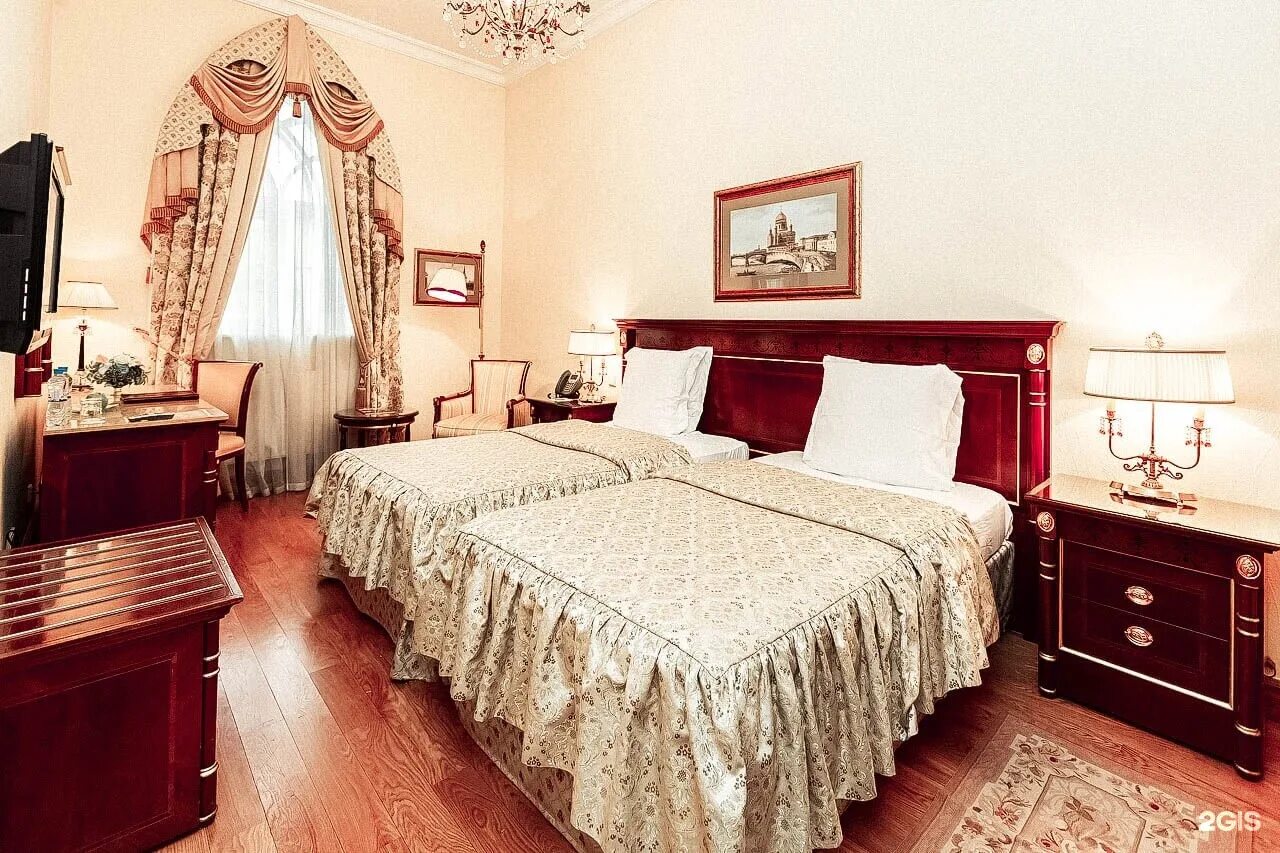 Гостиница петровский путевой дворец москва. Петровский путедворец. Петровский путевой дворец гостиница. Петровский дворец в москве отель. Петровский путевой дворец в москве.