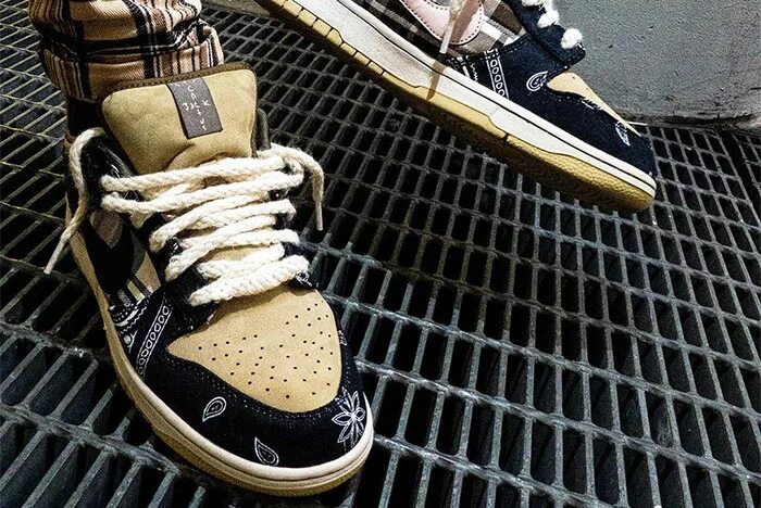 Как завязывать найки данки. Nike SB Dunk Travis Scott. Nike SB Dunk Low x Travis Scott. Nike Dunk Travis Scott. Nike SB Dunk Low Travis Scott.