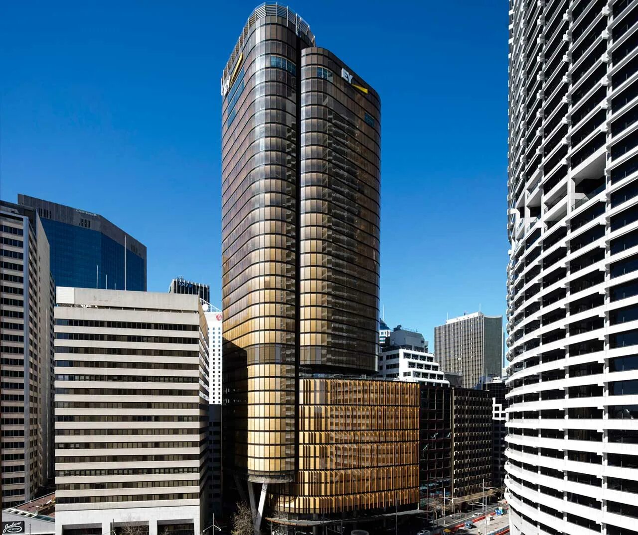 Building performance. Tall buildings. Tall skyscrapers in Sydney. ZR Performance здание. Санкорп Плейс здание в Сиднее.