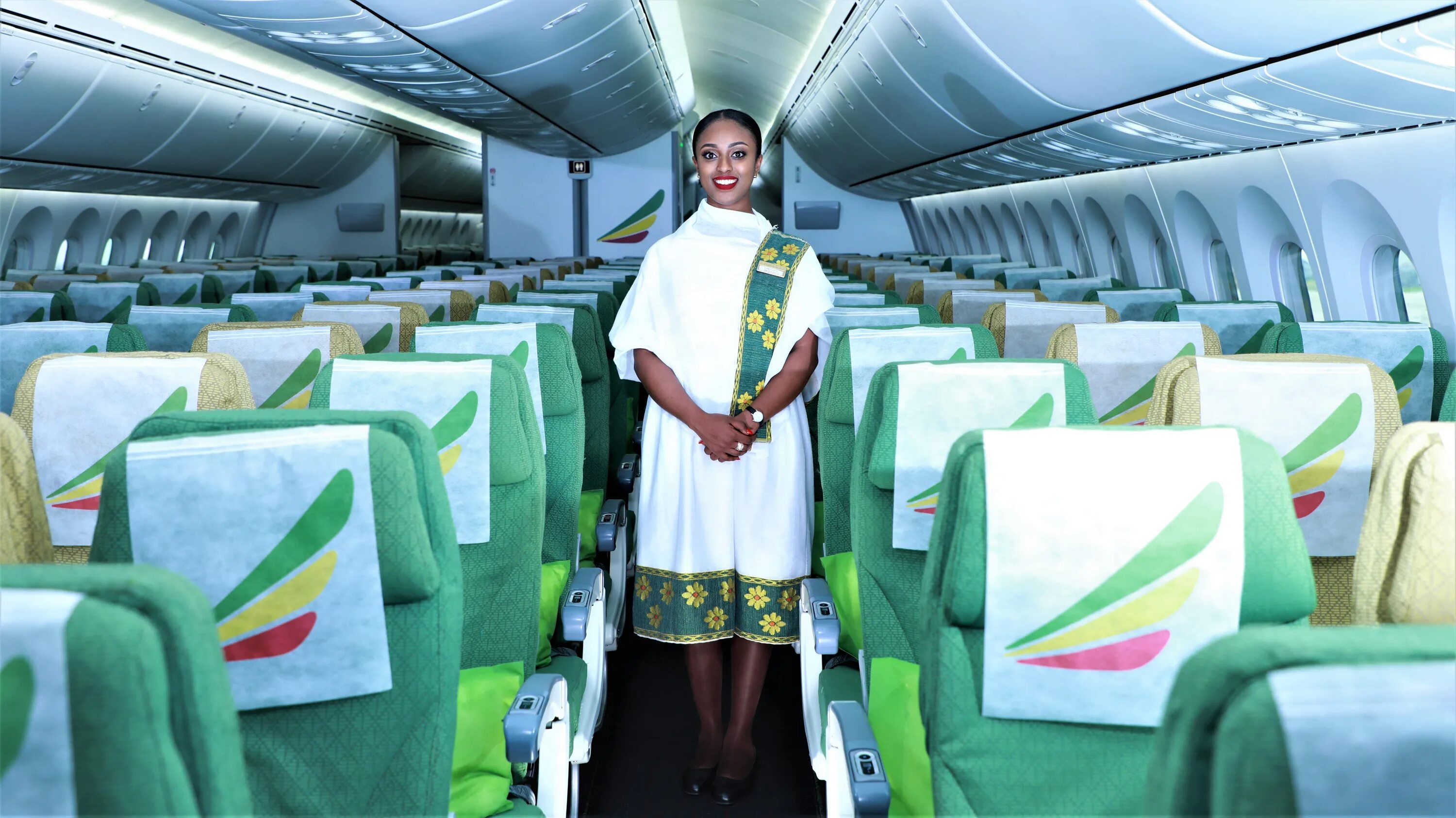 Et 761 ethiopian airlines. Эфиопия Эйрлайнс. Авиакомпания Ethiopian Airlines. Рейс Москва Аддис Абеба авиакомпания. Эфиопиан Эйрлайнс самолет внутри.