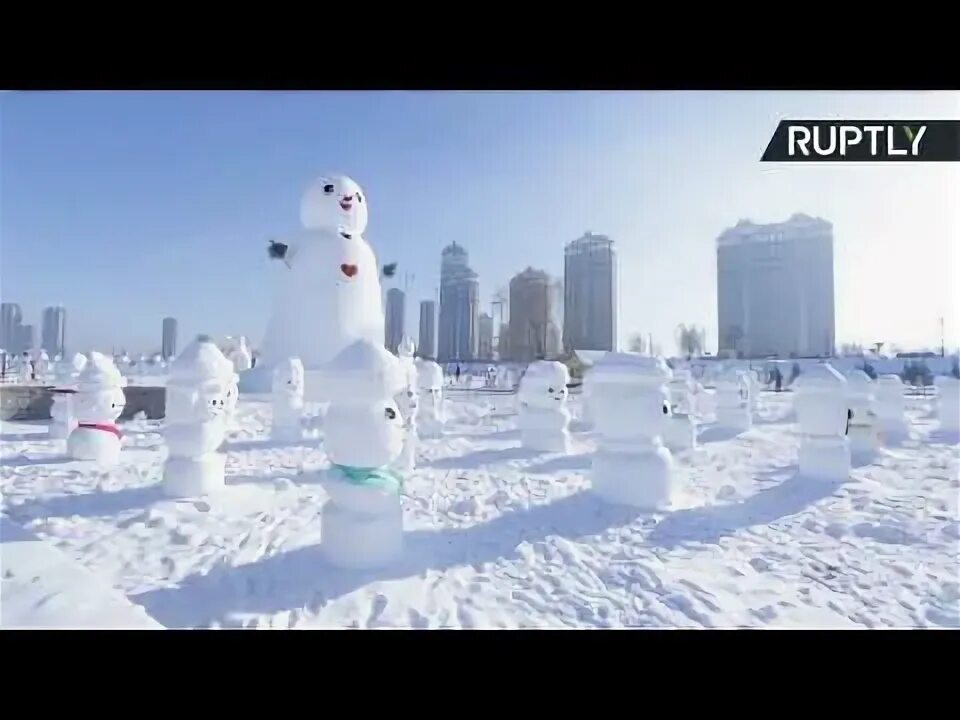 Креативный снеговик. Снеговик китай. Странные снеговики. Снеговики в китае. Снеговик китаец.