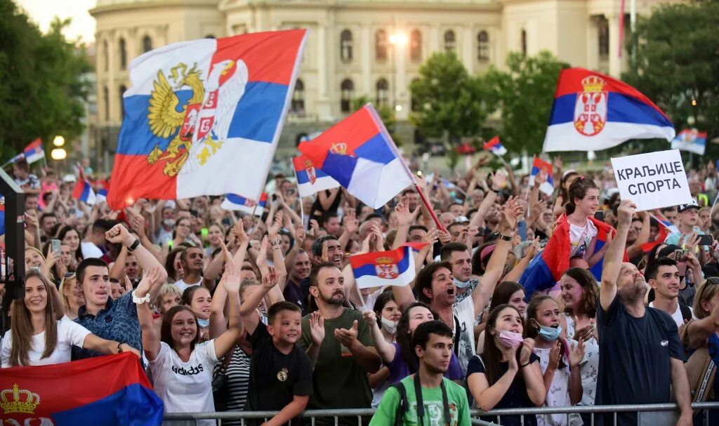 Сербия люди 2023. Белград Сербия люди. Митинг в Сербии. Белград люди Сербия люди.