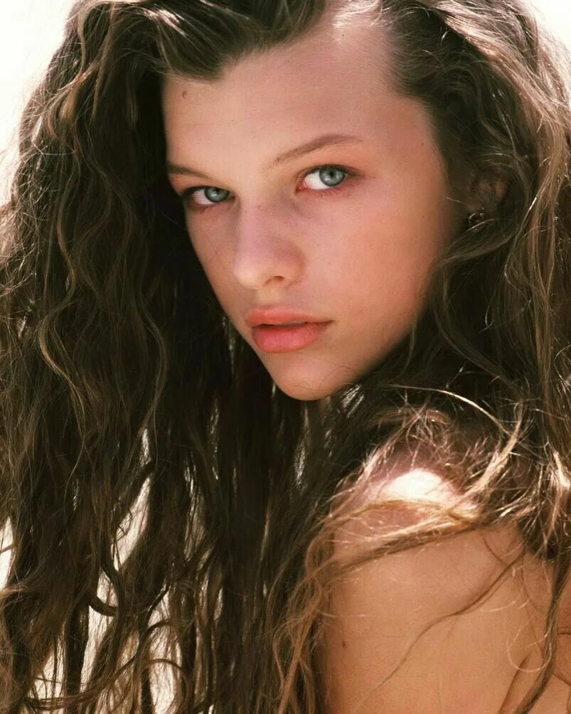 Mineecex adlı kullanıcının Milla Jovovich panosundaki Pin Aktrisler, Ünlüler, Fo