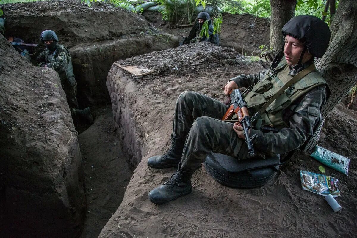 Впл украины. Ополченцы в окопах Донбасса. Украинские солдаты в окопах.