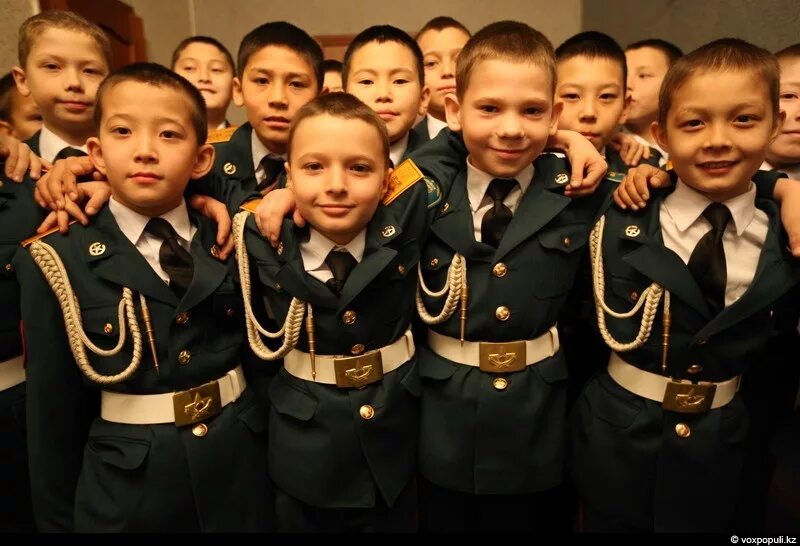 Детские военные школы. Военная форма для школьников. Военная школа. Школьники в военной форме. Военная форма кадетов.
