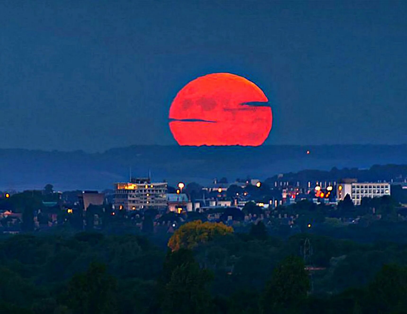 Blood Moon Appears In Early Morning Hours (Video) Nippon.com