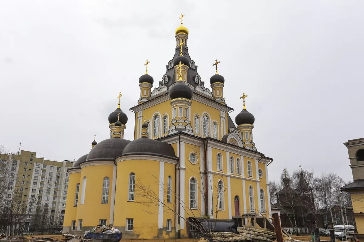 Православие в жулебино. Сретенский храм в жулебино. храм сретения господня в жулебино, москва. храм сретения господня вологда. храм сретения господня в бирюлево.