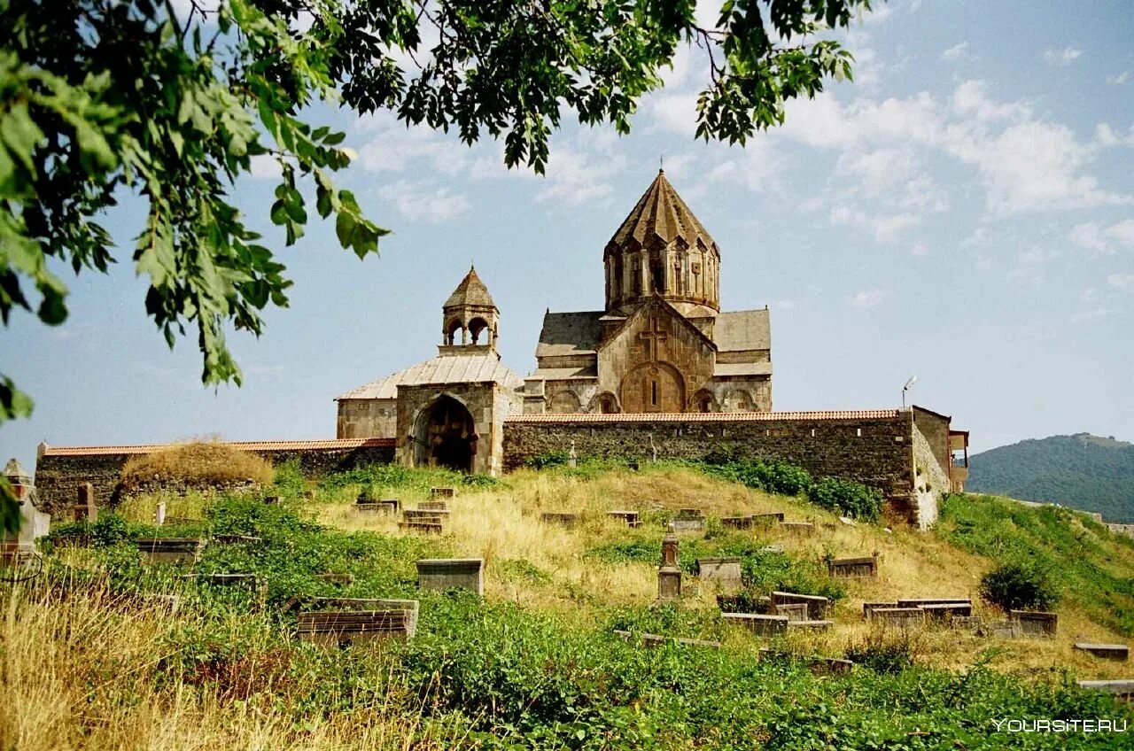 Что такое карабах. Гандзасарский монастырь Армения. Монастырь Дадиванк Нагорный. Нагорный Карабах Гандзасар. Церковь Нагорный Карабах Гандзасар.