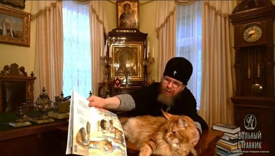 Кот митрополита тихона шевкунова. Кот владыка тихона шевкунова. Кот владыка отца тихона шевкунова. Кот о тихона шевкунова. Митрополит тихон шевкунов псково-печерский монастырь.