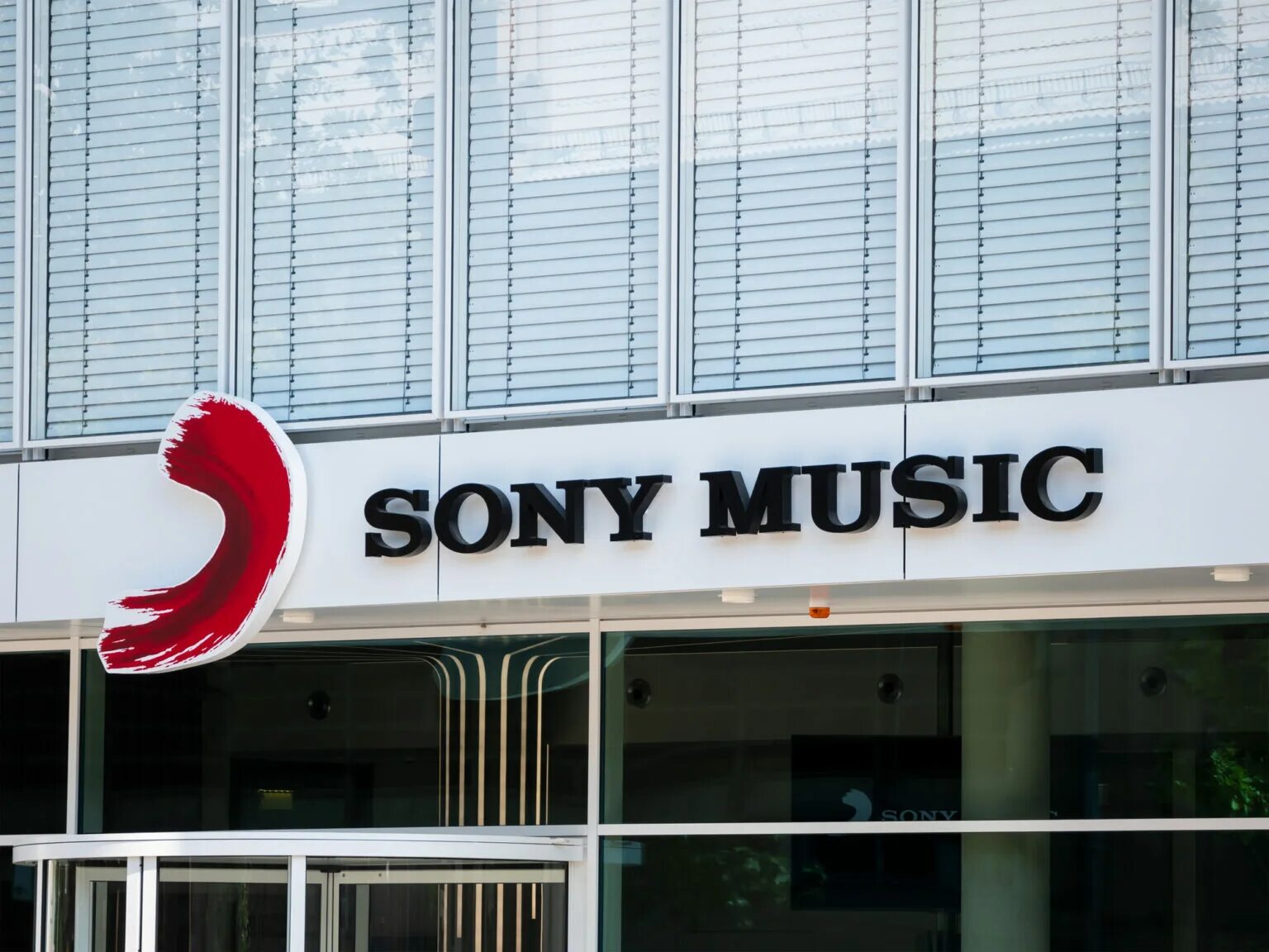 S one music. Sony Music. Sony Music Russia. Логотип сони Мьюзик. Продюсер Sony Music.