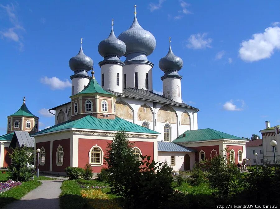 Монастырь в тихвине. Тихвинский богородичный успенский монастырь тихвин. успенский мужской монастырь тихвин.