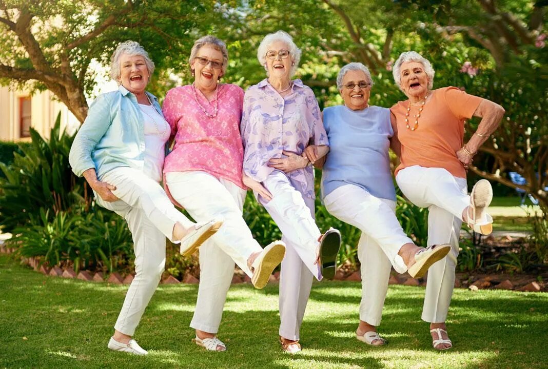 Красивые пожилые люди. Счастливые пожилые люди. Веселые пожилые люди. Активные пенсионеры. С днем современных бабушек