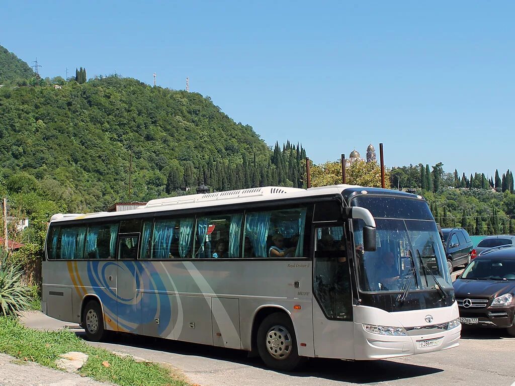 Абхазия автобусный тур 2024. Автобус Абхазия новый Афон. Автобус Daewoo Абхазия. Чанба Абхазия автобус. Туристические автобусы в Абхазии.